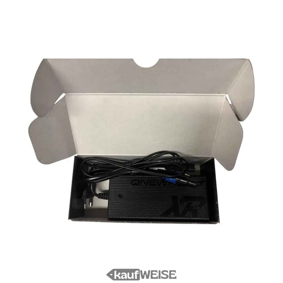 Original Onewheel XR Home Charger mit schwarzem und silbernem Netzteil und Kabel