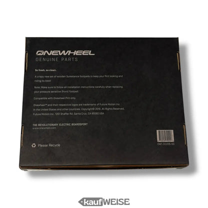 Schwarzer Onewheel Pint Footpad-Kasten mit weißem Text und Barcode